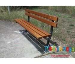 Ξύλινο παγκάκι με μεταλλικές βάσεις (βίδωμα ή πάκτωση)